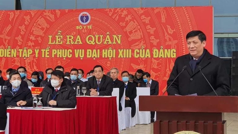 Nguyễn Thanh Long, Bộ Trưởng Bộ Y Tế phát biểu trong buổi lễ ra quân và diễn tập công tác y tế phục vụ đại hội 13 tổ chức hôm 10/01/2020 tại Hà Nội. Ảnh: Báo Pháp Luật