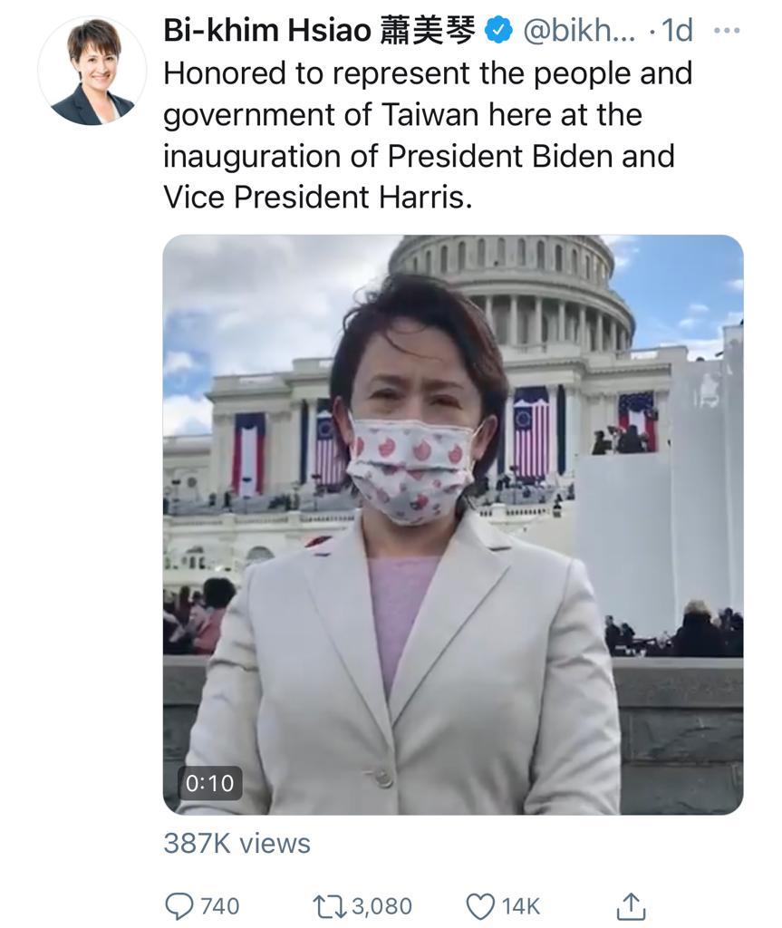 Hsiao Bi-khim, Đại diện (đại sứ) của chính quyền Đài Bắc tại Washington tại buổi lễ nhậm chức của Tổng Thống Mỹ Biden hôm 20/01/2021, điều sẽ khiến Bắc Kinh tức giận. Ảnh chụp Twitter Bi-khim Hsiao, 20/01/2021 (@bikhim)