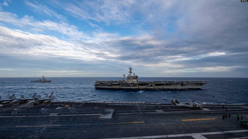 Nhóm tàu sân bay tác chiến USS Theodore Roosevelt diễn tập với nhóm tàu sân bay tác chiến USS Nimitz trên Biển Đông ngày 9/2/2021. Ảnh: US Navy