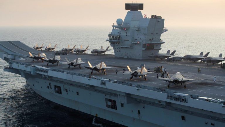 Hàng không mẫu hạm HMS Queen Elizabeth của hải quân Anh (trong ảnh) sẽ tham gia vào chiến dịch bảo vệ tự do hàng hải ở Biển Đông từ tháng Năm năm nay. Sự góp mặt của lực lượng hải quân Anh ở vùng Biển Đông sẽ gia tăng đáng kể áp lực đối với Bắc Kinh. Ảnh: Naval News