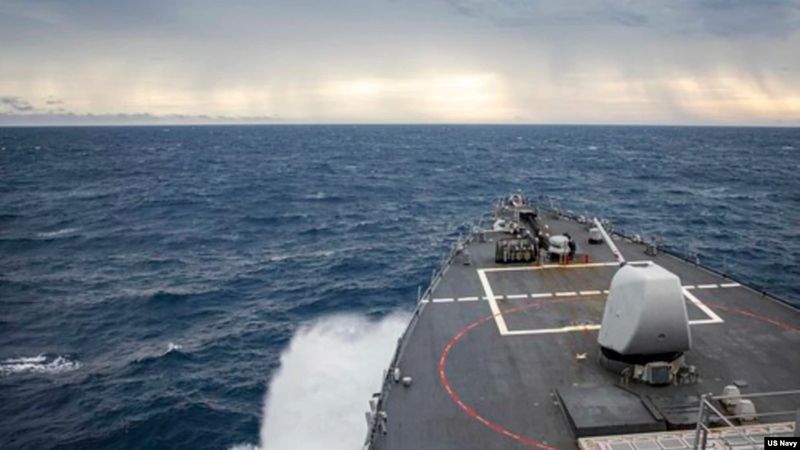 USS John S. McCain thực thi tự do hải hành tại Trường Sa, tháng 12/2020. Ảnh: Reuters