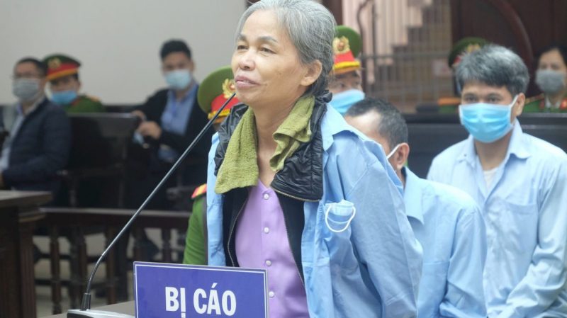 Bà Bùi Thị Nối tại phiên tòa phúc thẩm vụ Đồng Tâm ở Hà Nội hôm 8/3/2021. Ảnh chụp báo cand.com.vn