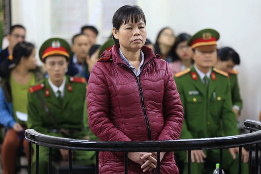 Bà Cấn Thị Thêu tại phiên tòa hôm 30/11/2016 ở Hà Nội. AFP
