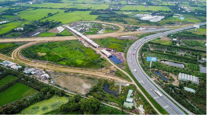 Nút cao tốc Trung Lương - Mỹ Thuận nối với cao tốc TP.HCM - Trung Lương tại huyện Châu Thành, Tiền Giang, tháng 7/2019 (sau 10 năm thi công).