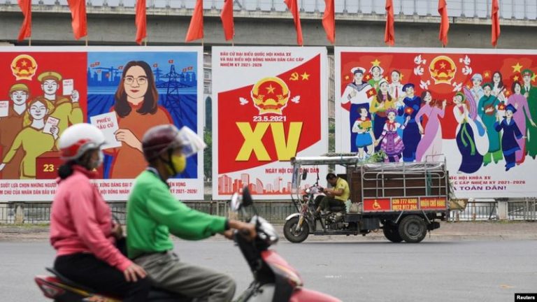 Đường phố Hà Nội trong ngày bầu cử 23/5/2021. Ảnh: Reuters