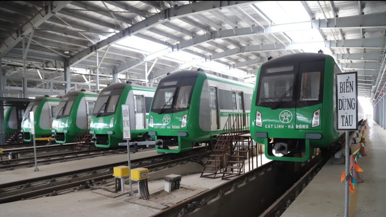Đoàn tàu của dự án đường sắt Cát Linh - Hà Đông đang nằm ga "chờ ngày khai thác thương mại." Ảnh: Báo Lao Động