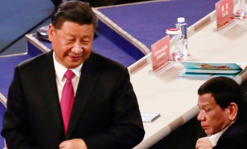 Bây giờ ông Rodrigo Duterte, Tổng Thống Philippines, đã nhận ra rằng Trung Quốc không phải là một người bạn… Ảnh: How Hwee Young/AFP