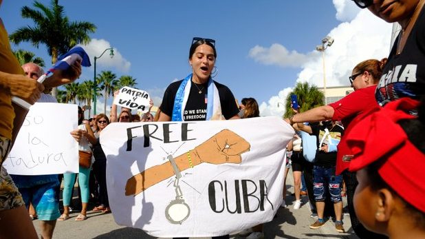Người dân Cuba biểu tình đòi tự do hôm 11/7/2021. Ảnh: Reuters
