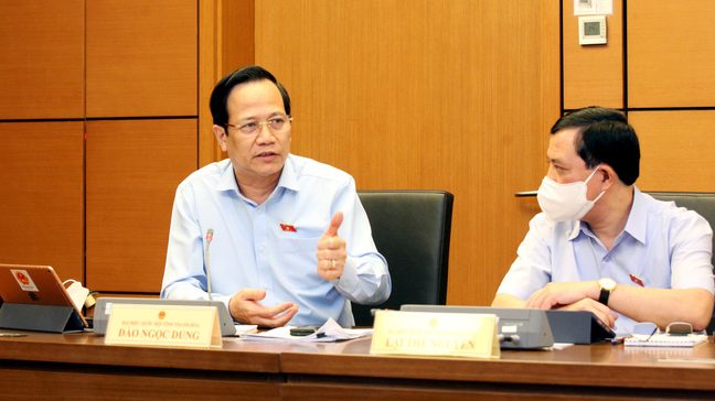 Bộ Trưởng Lao Động - Thương Binh và Xã Hội Đào Ngọc Dung (trái) cho rằng, cần thay đổi nhận thức về "mục tiêu kép." Ảnh: Bộ LĐ-TBXH