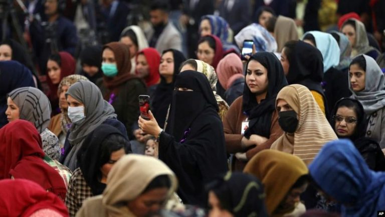 Phụ nữ Afghanistan dự một sự kiện nhân ngày Quốc Tế Phụ Nữ tại Kabul, Afghanistan. Ảnh: AP