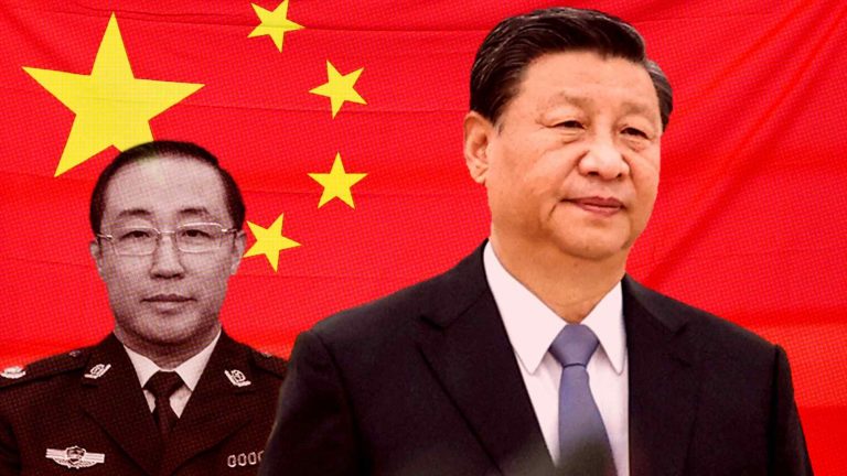 Tập Cận Bình và cựu Bộ Trưởng Tư Pháp Phó Chính Hoa (Fu Zhenghua) , một nhân vật nặng ký, biết quá nhiều về cuộc đấu tranh quyền lực lâu nay của họ Tập. Ảnh: Reuters