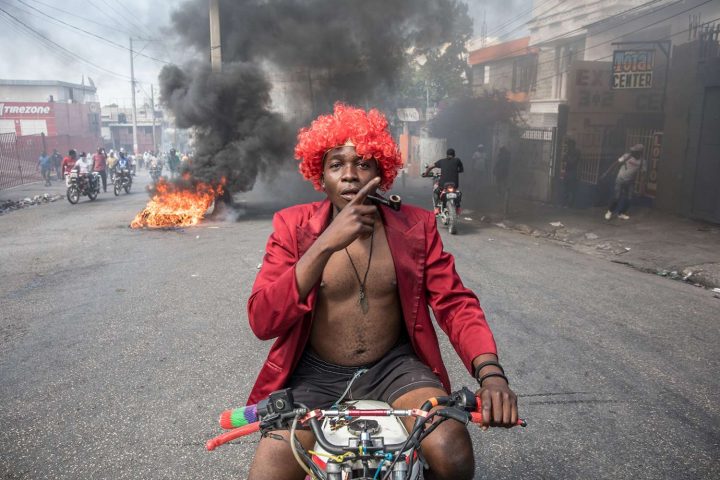 Người biểu tình phản đối chính phủ của Tổng Thống Jovenel Moise ở Port-au-Prince, Haiti, vào ngày 14/2/2021. Ảnh: VALERIE BAERISWYL/AFP VIA GETTY IMAGES