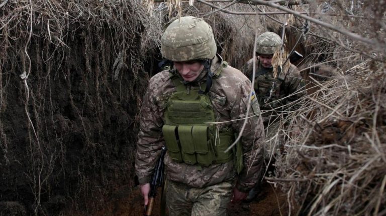 Binh sĩ Ukraine ở vùng Donetsk do phe ly khai thân Nga kiểm soát. Ảnh: AFP