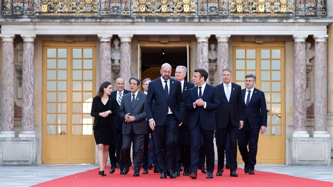 Tại Hội Nghị Thượng Đỉnh Versailles, các nhà lãnh đạo EU thừa nhận rằng nhiều quy tắc cũ phải được viết lại do xung đột ở Ukraine. Ảnh: Ludovic Marin/ AFP via Getty Images
