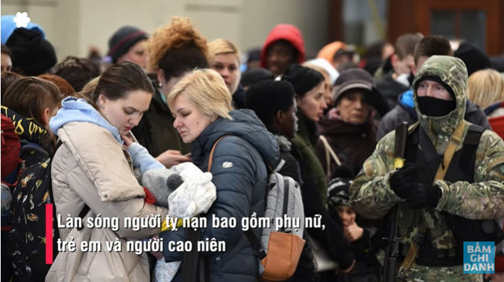 Nhóm Uwaga là một trong các nhóm người Việt tại Ba Lan vận động ủng hộ nhu yếu phẩm để chở ra biên giới tiếp tế cho người tỵ nạn Ukraine nói chung và các đồng bào Việt Nam sinh sống và làm việc ở Ukraine nói riêng. Ảnh chụp Youtube Việt Tân
