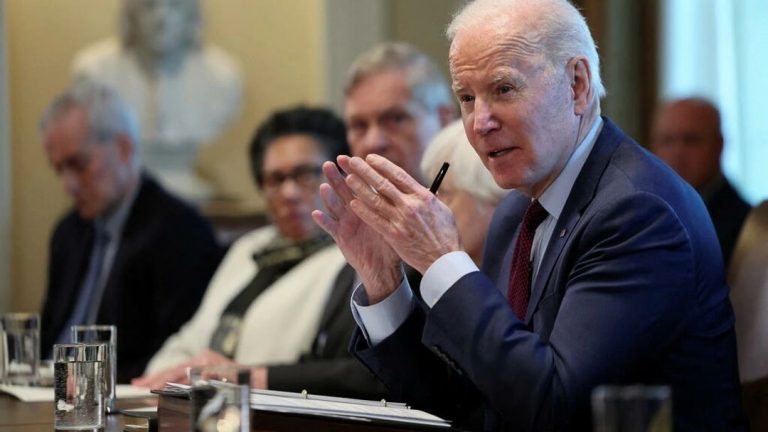 Tổng Thống Mỹ Joe Biden họp nội các tại Nhà Trắng ở Washington DC, Hoa Kỳ, ngày 03/03/2022. Ảnh: Reuters - Evelyn Hockstein