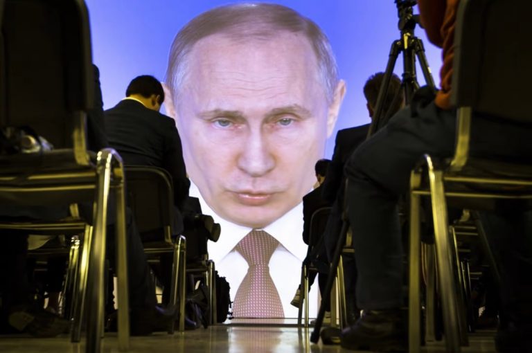 Tổng Thống Nga Vladimir Putin đọc thông điệp hằng năm tại Moscow vào năm 2018. Ông ta đã cầm quyền hơn hai thập niên. Ảnh: South China Morning Post/ AP