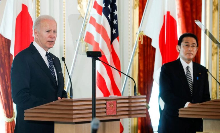 Tổng Thống Mỹ Biden và Thủ Tướng Nhật Kishida họp báo sau cuộc hội đàm song phương Nhật-Mỹ hôm 23/5/2022 tại Điện Akasaka, Tokyo, Nhật Bản. Ảnh: REUTERS/ Jonathan Ernst