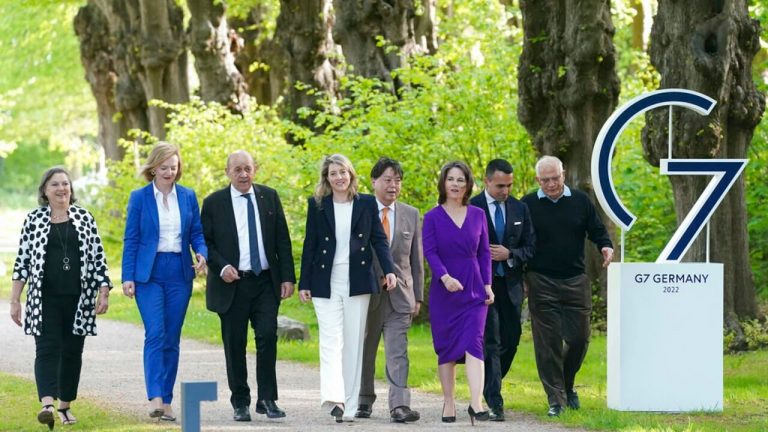 Ngoại trưởng nhóm G7 và lãnh đạo Ngoại Giao EU đến dự cuộc họp về chiến tranh Ukraine, tại Wangels, Đức, ngày 12/05/2022. Ảnh: AP - Marcus Brandt