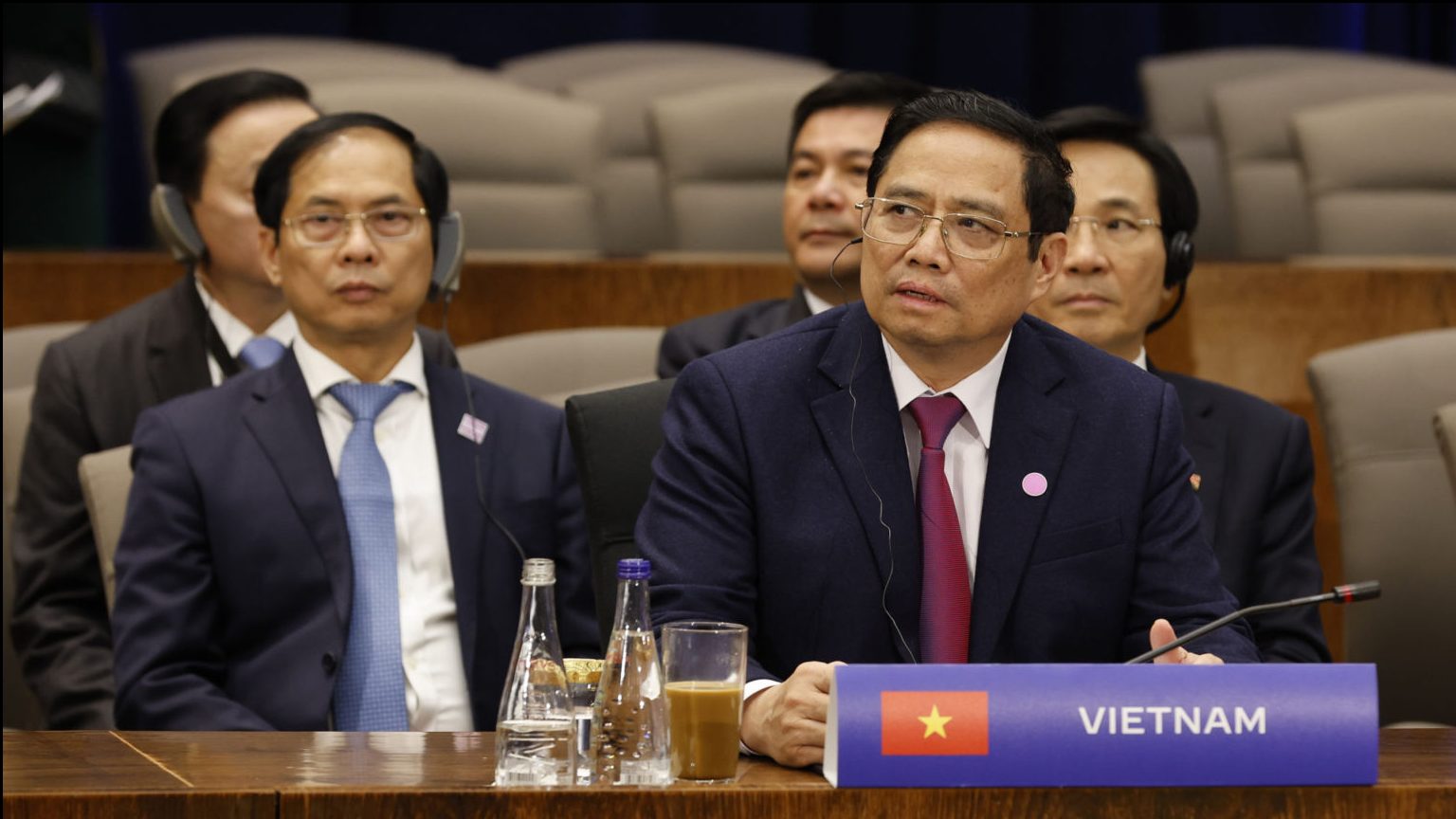Ông Phạm Minh Chính (phải), thủ tướng CSVN, tham gia cuộc họp toàn thể với lãnh đạo ASEAN, các thành viên nội các chính quyền Biden tại Bộ Ngoại Giao Mỹ ở Washington, DC, hôm 13/5/2022. Ảnh: Chip Somodevilla/ Getty Images