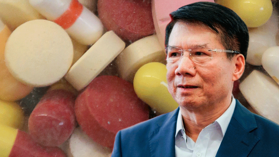 Cựu Thứ Trưởng Bộ Y Tế Trương Quốc Cường ký duyệt cho nhập hàng tấn chất độc xử dụng trong an toàn thực phẩm, thuốc giả chữa bệnh ung thư, v.v... chỉ bị án tù 4 năm. Ảnh: RFA