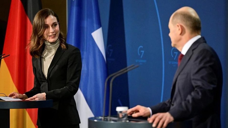 Thủ Tướng Đức Olaf Scholz (phải) và Thủ Tướng Phần Lan Sanna Marin trong cuộc họp báo hôm 16/3/2022 tại Berlin. Ảnh: John Macdougall/Pool via Reuters