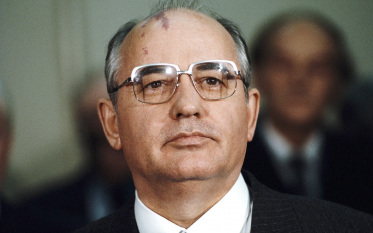 Lãnh tụ Liên Xô Mikhail Gorbachev tại Edinburgh, Scotland tháng 12/1984. Ảnh: Bryn Colton/Getty Images
