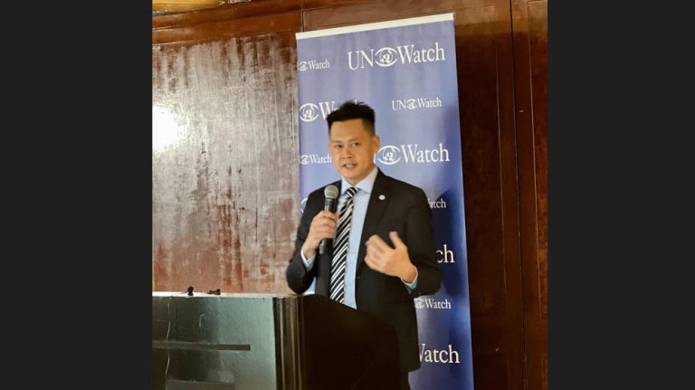 Tổng Bí Thư Đảng Việt Tân ông Hoàng Tứ Duy phát biểu trong cuộc họp báo do Đảng Việt Tân cùng UN Watch và các NGO tổ chức trước Liên Hiệp Quốc hôm 3/10/2022 kêu gọi các thành viên của Đại Hội Đồng LHQ không bỏ phiếu bầu cho CSVN vào Hội Đồng Nhân Quyền Liên Hiệp Quốc nhiệm kỳ 2023-2025. Ảnh: Việt Tân