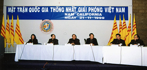Một sinh hoạt công chúng của Mặt Trận Quốc Gia Thống Nhất Giải Phóng Việt Nam tại Nam California, 21/11/1999. Ảnh: Ảnh: Tư liệu của Việt TânMột sinh hoạt công chúng của Mặt Trận Quốc Gia Thống Nhất Giải Phóng Việt Nam tại Nam California, 21/11/1999. Ảnh: Tư liệu