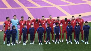 Các cầu thủ đội tuyển Iran không hát quốc ca trong trận gặp Anh ngày 21/11/2022. Ảnh: Marko Djurica/ Reuters