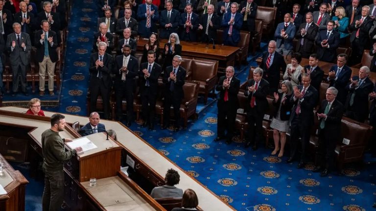Tổng thống Ukraine Zelensky phát biểu trước Quốc hội Hoa Kỳ, 21/12/2022. Ảnh: The New York Times