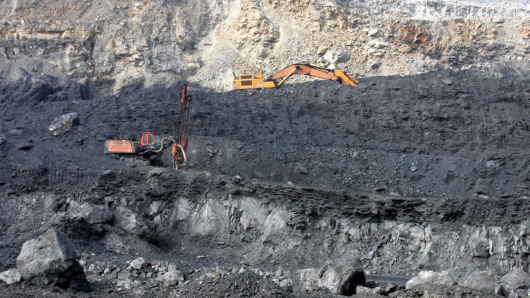 Một mỏ than đang được khai thác ở Quảng Ninh. Ảnh: Hoang Dinh Nam/AFP via Getty Images