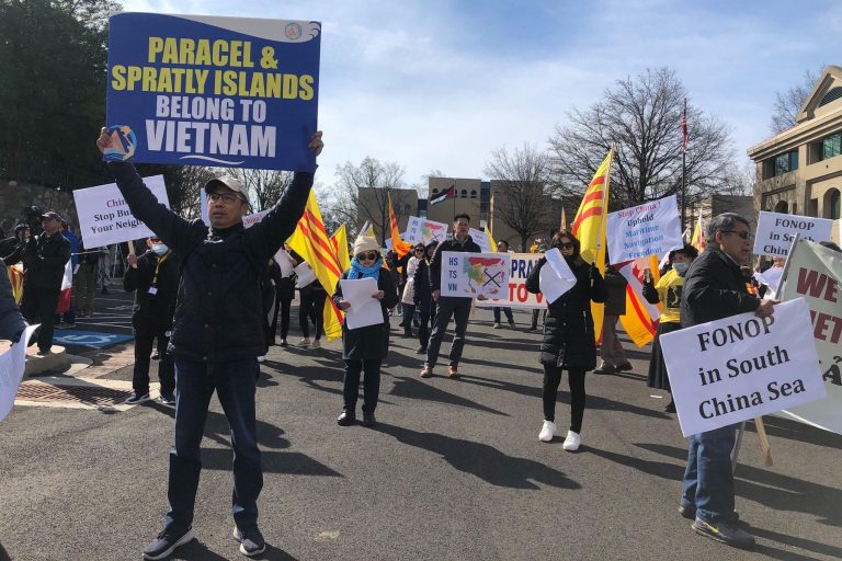 Biểu tình trước Dại sứ quán Trung Quốc tại Washington D.C. hôm 18/3/2023