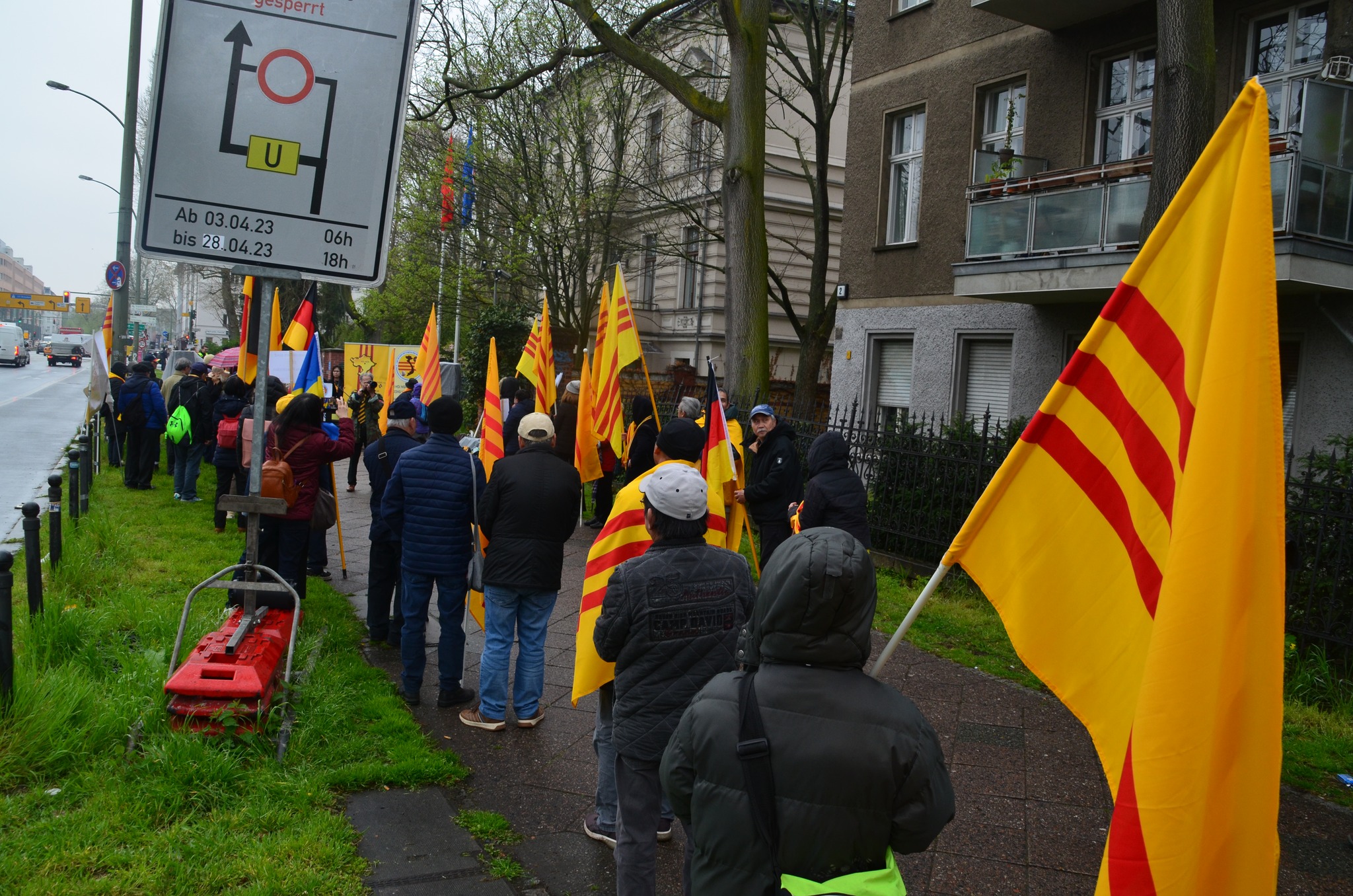 Biểu tình trước Đại sứ quán CSVN tại Berlin hôm 29/4/2023