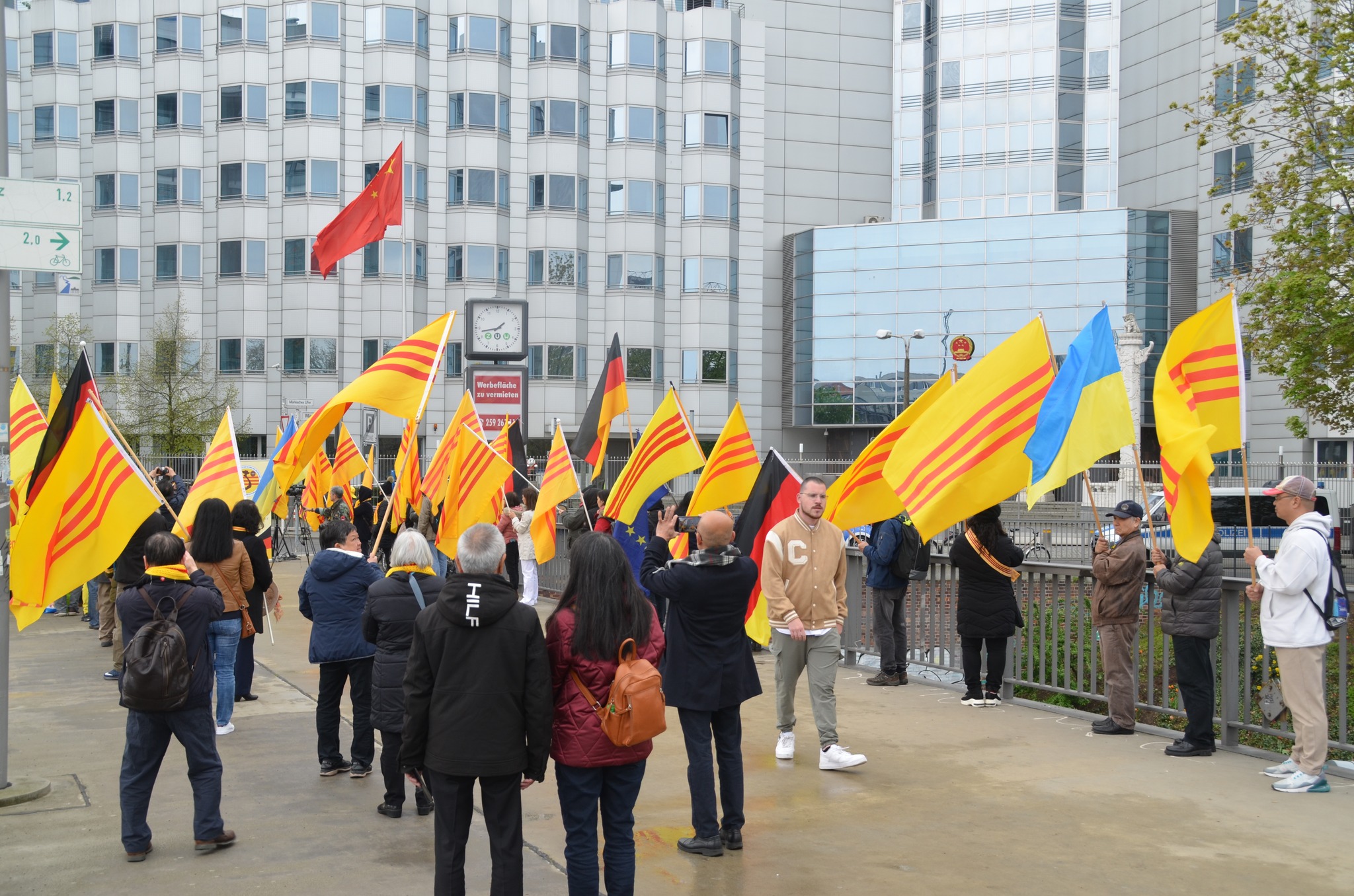 Biểu tình trước Đại sứ quán Trung Cộng tại Berlin hôm 30/4/2023