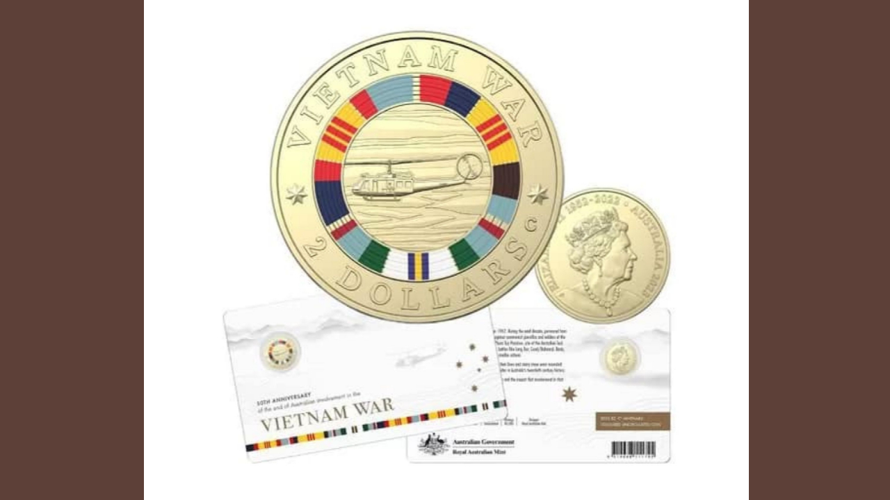 Đồng tiền lưu niệm hai đô la Úc có hình cờ vàng ba sọc đỏ khiến Bộ Ngoại giao CSVN lên tiếng "...lấy làm tiếc và kiên quyết phản đối”