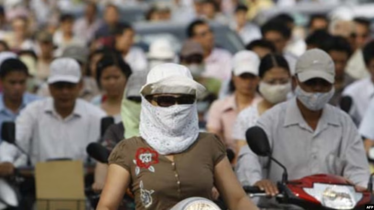 Nắng nóng như thiêu trên diện rộng đã và đang ảnh hưởng rất lớn lên cuộc sống người dân tại các tỉnh miền Bắc và miền Trung Việt Nam. Hình minh họa: AFP