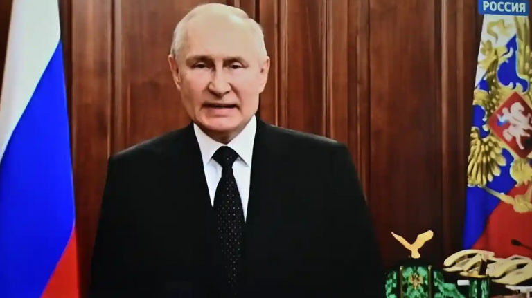 Vladimir Putin đã cáo buộc quân nổi dậy Wagner là phản quốc trong một bài phát biểu trên truyền hình toàn quốc sáng thứ Bảy 24/6/2023. Ảnh: Anadolu Agency/ Getty Images