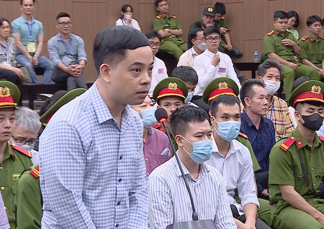 Bị cáo Phạm Trung Kiên, cựu Thư ký Thứ trưởng Bộ Y tế, người nhận hối lộ nhiều nhất trong vụ án (253 lần), tại phiên tòa xử vụ "chuyến bay giải cứu." Ảnh: Thanh Niên