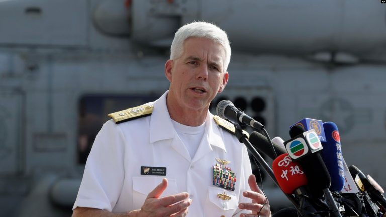 Tư lệnh Hạm đội 7 Hải quâm Mỹ, Phó Đô đốc Karl Thomas tuyên bố hành vi hung hăng của Trung Quốc trên Biển Đông phải được thách thức và kiểm soát. Ảnh: AP