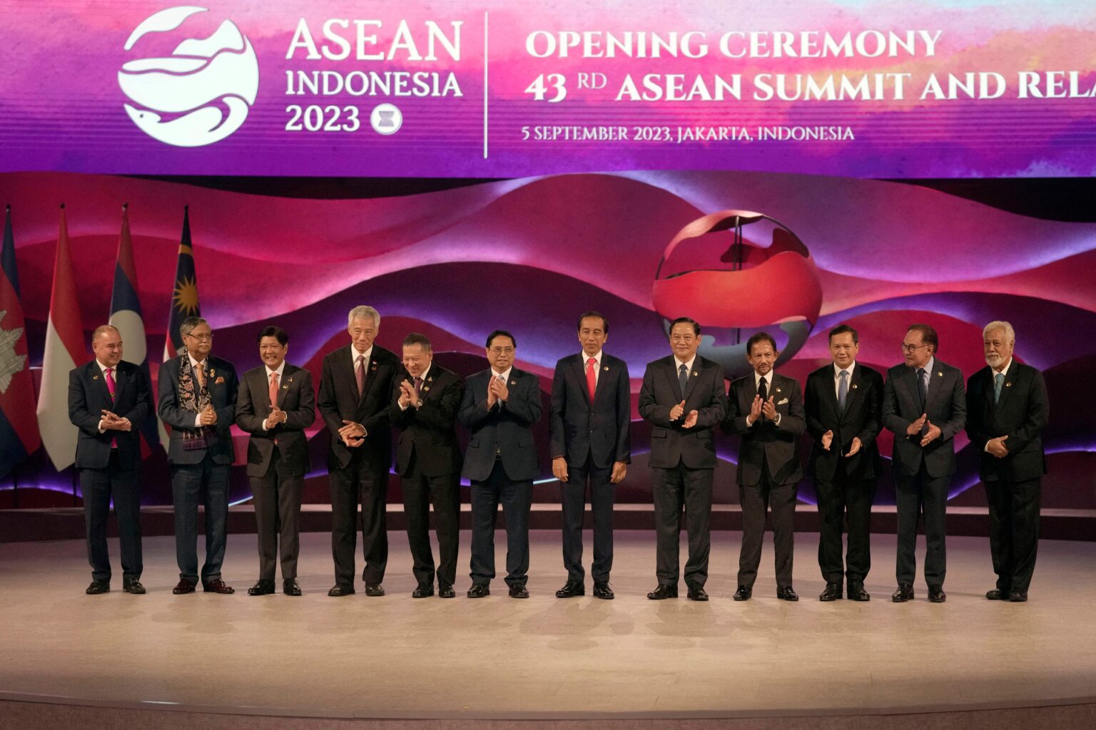 Lãnh đạo các quốc gia ASEAN tham dự lễ khai mạc hội nghị thượng đỉnh ASEAN ở Jakarta, Indonesia, hôm 5 Tháng Chín. Ảnh: Dita Alangkhara/PooL/AFP via Getty Images