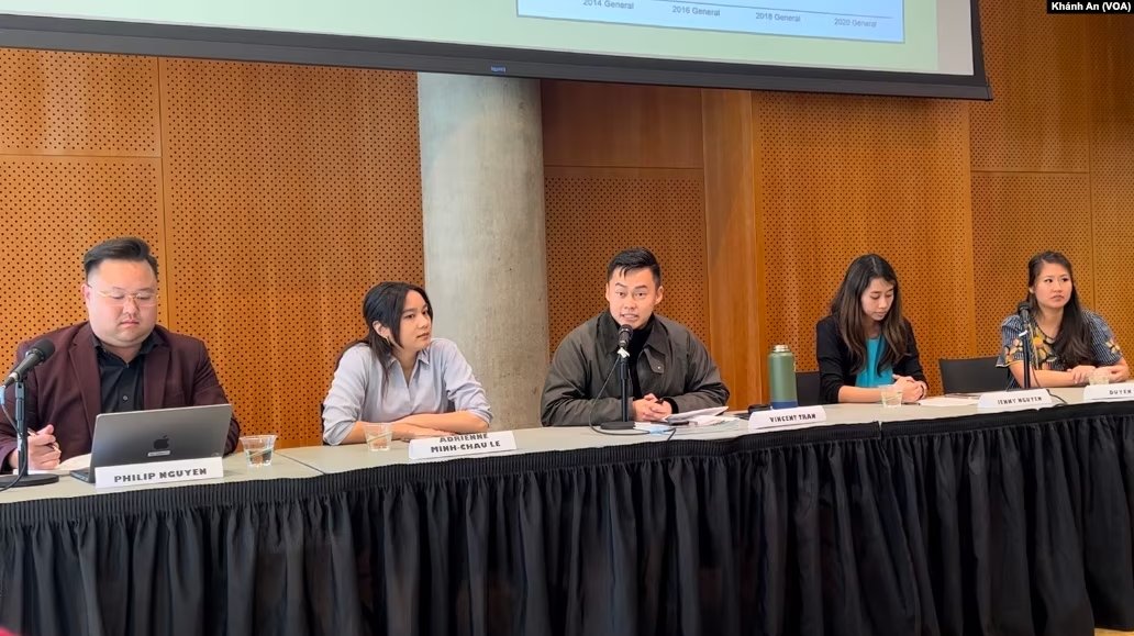 Các diễn giả trẻ của thế hệ thứ hai tại hội thảo "Người Mỹ gốc Việt và Di sản chiến tranh" ở Đại học Oregon, Hoa Kỳ, vào ngày 28/10/2023. Ảnh: Khánh An - VOA
