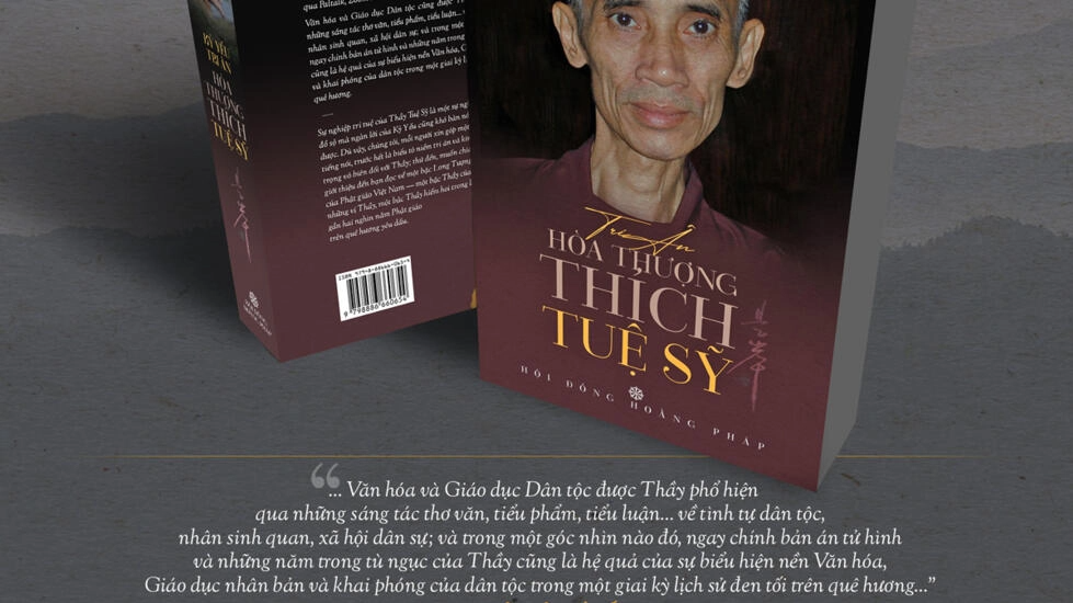 Trang bìa cuốn sách ''Kỷ yếu tri ân Hoà thượng Thích Tuệ Sỹ'' của Hội Đồng Hoằng Pháp, Giáo Hội Phật Giáo Việt Nam Thống Nhất (năm 2023). Ảnh: RFI (ảnh chụp màn hình)