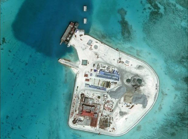 Trung Quốc xây dựng đảo nhân tạo và căn cứ quân sự trên đảo Gạc Ma. Ảnh minh họa: AMIT/ CSIS