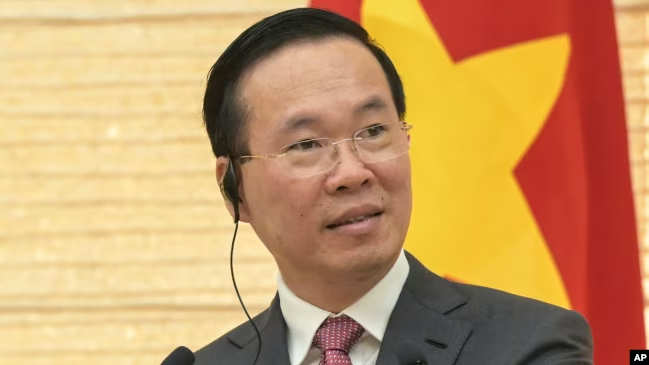 Chủ tịch nước Việt Nam Võ Văn Thương phát biểu trước giới truyền thông trong cuộc họp báo chung với Thủ tướng Nhật Bản Fumio Kishida tại dinh thủ tướng ở Tokyo, Nhật Bản, ngày 27 tháng 11 năm 2023. Ảnh: AP