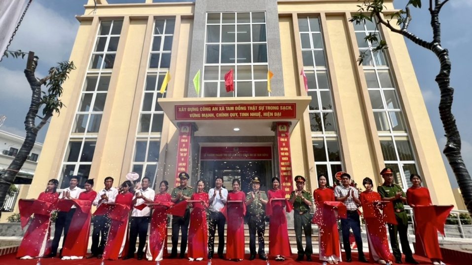 Khánh thành trụ sở công an hoành tráng xã Tam Đồng, huyện Mê Linh, Hà Nội hôm 5/10/2023. Ảnh: FB Nguyen Ngoc Chu