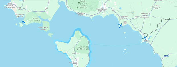 Vị trí quân cảng Ream (dấu X bên trái), đầu ra Vịnh Thái Lan của kênh đào Phù Nam (dấu X ở giữa) và TP. Hà Tiên, Việt Nam (dấu X bên phải). Ảnh chụp từ Google Map, RFA đánh dấu vị trí. 