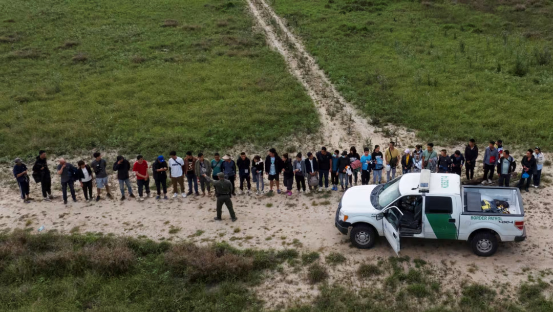 Số người di cư Trung Quốc đã bị giam giữ ở biên giới với Mexico cao gấp 10 lần vào năm 2023 so với những năm trước đại dịch. Sự suy thoái kinh tế ở quê nhà cùng với những lo ngại về nhân quyền đang thúc đẩy nhiều người tìm kiếm cuộc sống mới ở Mỹ. Ảnh: Reuters