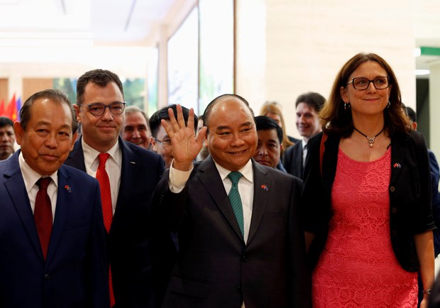 Các đại diện Việt Nam và Liên Minh Châu Âu tham dự lễ ký kết Hiệp định Thương mại Tự do và Hiệp định Bảo hộ Đầu tư EU-Việt Nam tại Hà Nội, ngày 30/6/2019. Ảnh minh họa: Reuters