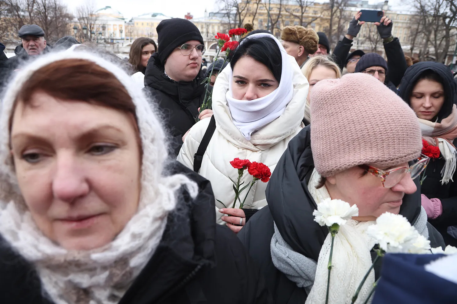 Phụ nữ Nga tụ tập tại Moscow đòi đưa lính Nga từ mặt trận Ukraine trở về, ngày 3/2/2024. Ảnh: Getty Images